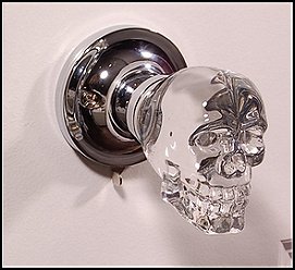 skull door knobs - punk bedroom decor 